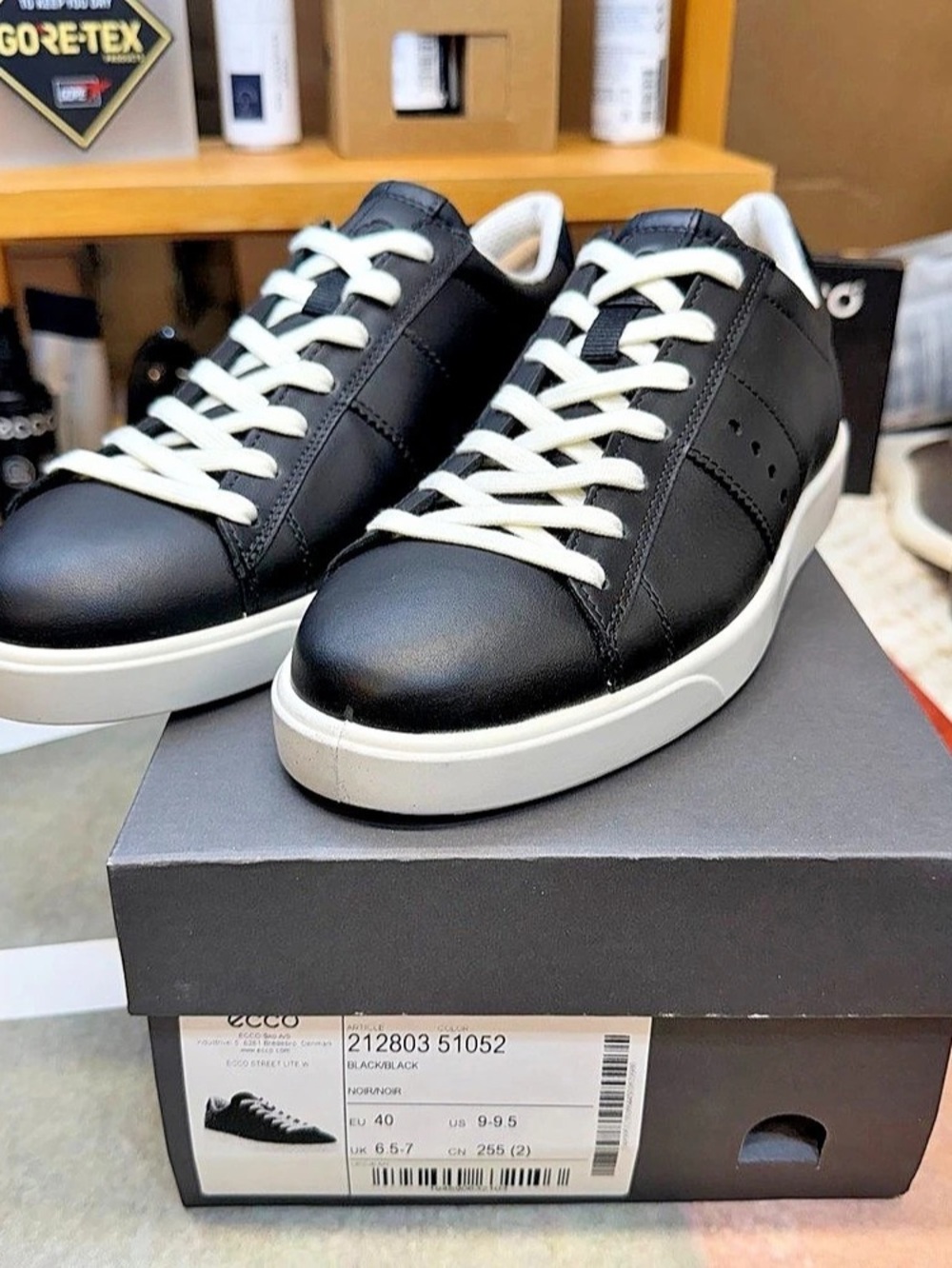 ECCO Street Lite Women’s Leather Sneakers Black White NIB